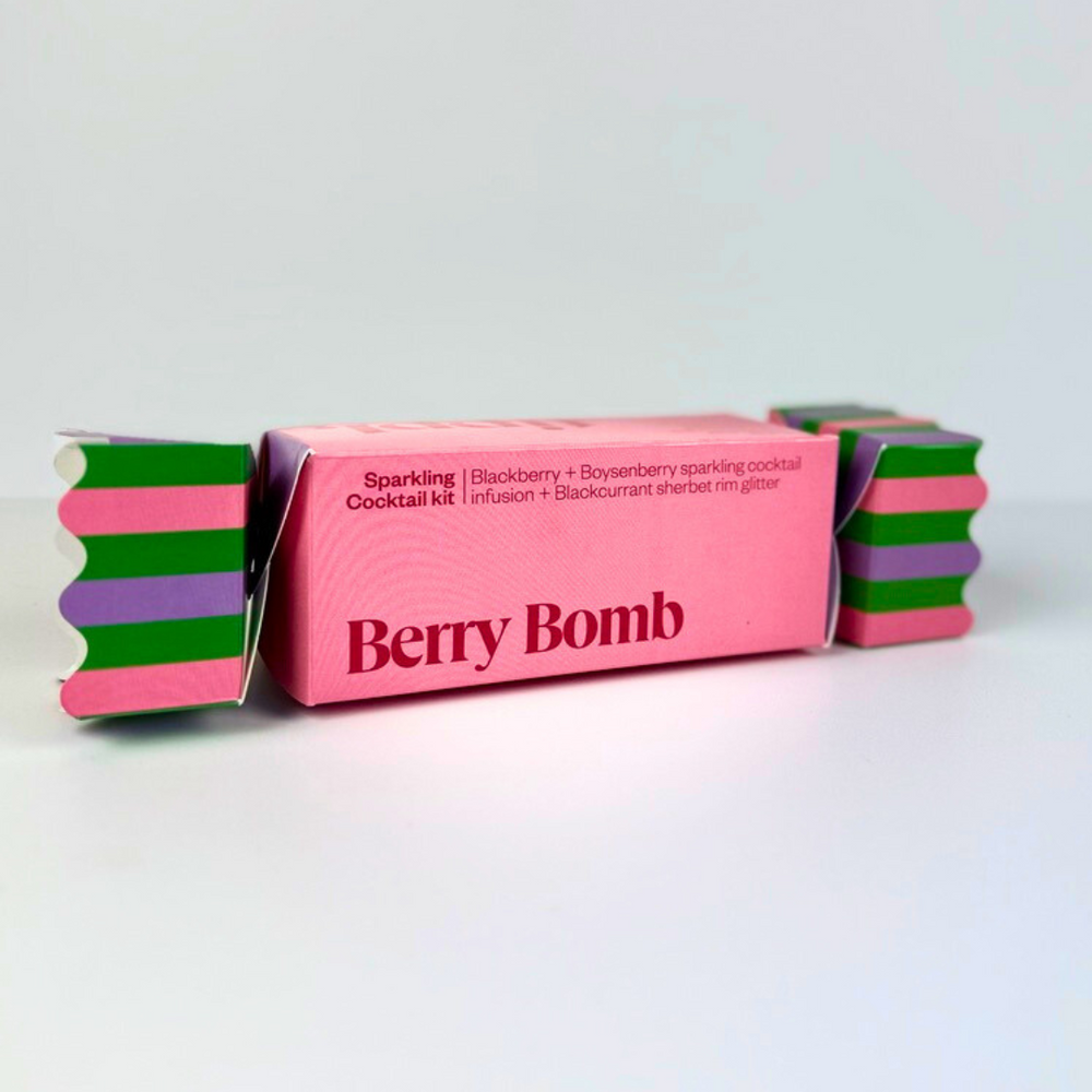 
                  
                    Cocktail kit Christmas craker packaging labeled 'Berry Bomb' 
                  
                